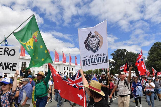 COVID19 VACCINATION PROTEST CANBERRA, Protesters with flags are seen during an anti-vaccination rally outside Old Parliament House in Canberra, Saturday, February 5, 2022. ( NO ARCHIVING, EDITORIAL USE ONLY, NO USE IN BOOKS WITHOUT CONSENT CANBERRA ACT AUSTRALIA  Copyright: xMICKxTSIKASx 20220205001620077976