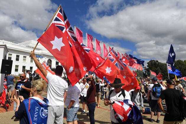 COVID19 VACCINATION PROTEST CANBERRA, Protesters with flags are seen during an anti-vaccination rally outside Old Parliament House in Canberra, Saturday, February 5, 2022. ( NO ARCHIVING, EDITORIAL USE ONLY, NO USE IN BOOKS WITHOUT CONSENT CANBERRA ACT AUSTRALIA  Copyright: xMICKxTSIKASx 20220205001620078014