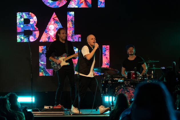 Entertainment Bilder des Tages Die Kölner Mundart Band Cat Ballou beim Live Auftritt auf dem Karnevalskonzert von BonnLive am Westwerk in Bonn BonnLive ist eine Kooperation zwischen der fünfdrei Eventagentur und Rheinevents, 04.02.2022 Bonn Weststadt NRW Deutschland