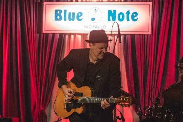 Entertainment Bilder des Tages SÃO PAULO, SP - 04.02.2022: JOÃO SUPLICY NO BLUE NOTE SÃO PAULO - Singer João Suplicy performed this Friday night (04) at Blue Note São Paulo, at Conjunto Nacional, with the show & 39;Samblues& 39; with original songs and reinterpretations of samba classics in a format that unites style with blues. x2166692x  YurixMurakami
