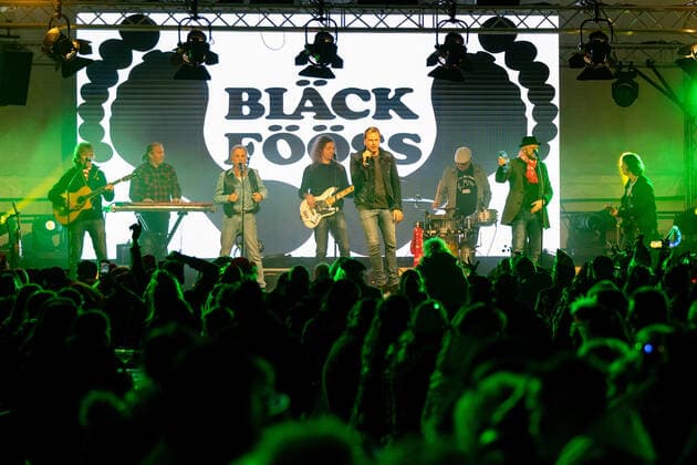 Die Kölner Mundart Band Bläck Fööss beim Live Auftritt auf dem Karnevalskonzert von BonnLive am Westwerk in Bonn BonnLive ist eine Kooperation zwischen der fünfdrei Eventagentur und Rheinevents, 04.02.2022 Bonn Weststadt NRW Deutschland