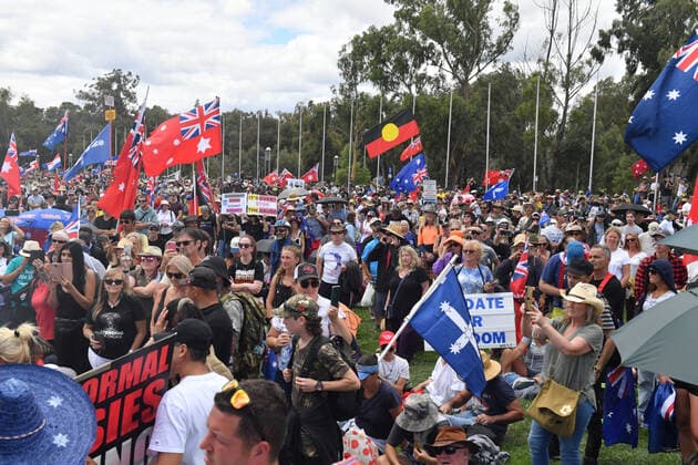 COVID19 VACCINATION PROTEST CANBERRA, Protesters with flags are seen during an anti-vaccination rally outside Parliament House in Canberra, Saturday, February 5, 2022. ( NO ARCHIVING, EDITORIAL USE ONLY, NO USE IN BOOKS WITHOUT CONSENT CANBERRA ACT AUSTRALIA  Copyright: xMICKxTSIKASx 20220205001620111471