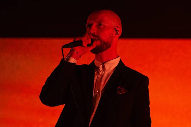 Madrugada live in Oslo, Norway Oslo, Norway. 04th, February 2022. The Norwegian rock band Madrugada performs a live concert at Oslo Spektrum in Oslo. Here singer and songwriter Sivert Hoyem is seen live on stage. Oslo Norway  Copyright: xGonzalesxPhoto Per-OttoxOppix