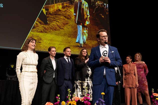 AArets danske spillefilm bliver Hvor kragerne vender Hyaene Film, Producer: Daniel Mühlendorph, Instr.: Lisa Jespersen, Manuskript: Lisa Jespersen & Sara Isabella Joensson. ROBERT-priserne bliver med Camilla Bendix som vaert uddelt i Tivoli Hotel & Congress Center loerdag den 5. februar 2022. , Copenhagen Denmark Copyright: ClausxBechx Cop102 spdk20220205-214043-L