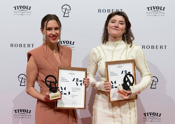 AArets Originale Manuskript til Lisa Jespersen og Sara Isabella Joensson for filmen Hvor kragerne vender . ROBERT-priserne bliver med Camilla Bendix som vaert uddelt i Tivoli Hotel & Congress Center loerdag den 5. februar 2022. , Copenhagen Denmark Copyright: ClausxBechx Cop102 spdk20220205-220349-L