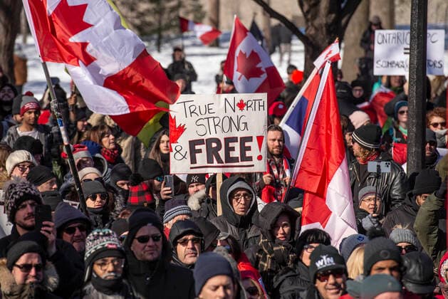 News Bilder des Tages February 5, 2022, Toronto, Ontario, Canada: Protesters gather on the streets on Toronto in opposition of COVID-19 measures and vaccine mandates imposed by the Justin Trudeau government. Organized by the Ã¢â‚¬oeFreedom ConvoyÃ¢â‚¬Â, the demonstration began with a cross-country trek opposing the federal governmentÃ¢â‚¬â ¢s vaccine mandate for cross-border truckers. Toronto Canada - ZUMAc232 20220205_zip_c232_002 Copyright: xGilesxCampbellx