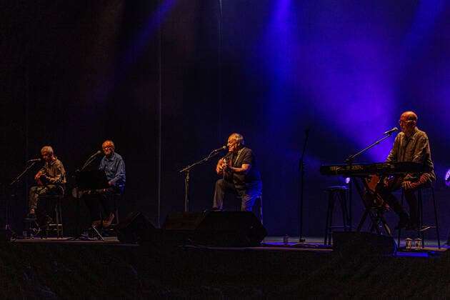 SÃO PAULO DE OLIVENÇA, AM - 05.02.2022: SHOW MPB4 E TOQUINHO - The MPB4 musical ensemble performs alongside Toquinho and Camila Faiustino with songs by Chico Buarque, Vinicius de Moraes, among others. The presentation took place on the night of this Saturday, February 5, 2022, at Tom Brasil, in São Paulo. x2167128x  VanxCampos