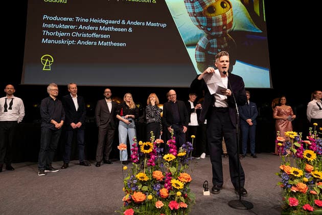 Ternet Ninja 2 A. Film Production, Pop Up Production & Sudoku, Producere: Trine Heidegaard & Anders Mastrup, Instr.: Anders Matthesen & Thorbjoern Christoffersen, Manuskript: Anders Matthesen vinder AArets boerne- og ungdomsfilm med Ternet Ninja 2. ROBERT-priserne bliver med Camilla Bendix som vaert uddelt i Tivoli Hotel & Congress Center loerdag den 5. februar 2022. , Copenhagen Denmark Copyright: ClausxBechx Cop102 spdk20220206-085612-L