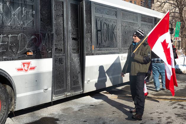 Freedom Convoy Truckers Protest In Toronto Demonstrators gather for a protest against Covid-19 vaccine mandates and restrictions in downtown Toronto, Canada, on February 5, 2022. Protesters again poured into Toronto and Ottawa early on February 5 to join a convoy of truckers whose occupation of Ottawa to denounce Covid vaccine mandates is now in its second week Toronto Ontario Canada  Copyright: xAnatoliyxCherkasovx originalFilename: cherkasov-freedomc220205_np3ZO.jpg