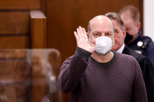 Bilder des Jahres 2022, News 02 Februar News Themen der Woche KW06 News Bilder des Tages Der Angeklagte Thomas Drach bei seinem Strafprozess vor dem Kölner Landgericht. Der 61-jährige frühere Reemtsma-Entführer soll vier Geldtransporter in Köln, Frankfurt am Main und Limburg überfallen haben. Die Anklage lautet unter anderem auf versuchten Mord und besonders schweren Raub. Der Prozess findet unter aufwendigen Sicherheitsvorkehrungen statt. Köln, 07.02.2022 Foto:xC.xHardtx xFuturexImage