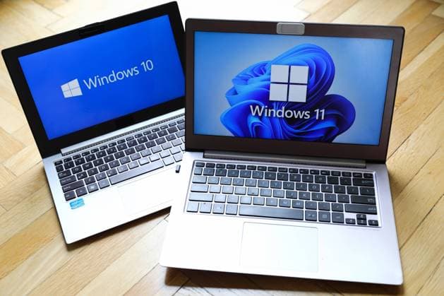 Windows 11 Vs. Windows 10 Windows 11 and Windows 10 operating system logos are displayed on laptop screens for illustration photo. Krakow, Poland on February 3, 2022. Krakow Poland  Copyright: xBeataxZawrzelx originalFilename: zawrzel-windows1220203_npoO7.jpg