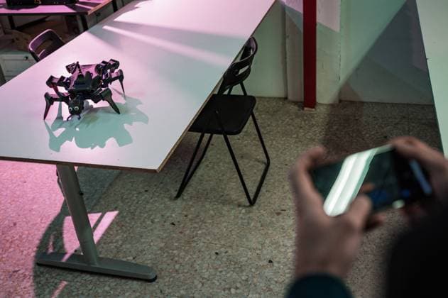 IMAGO Creative: Digitale Welt, Mixed Reality Remote controlled 3D printed robot at Zaragoza MakerSpace, Spain Zaragoza Aragon Spain Spain Copyright: xNanoxCalvox NN-3DPRINT-ZGZ-123