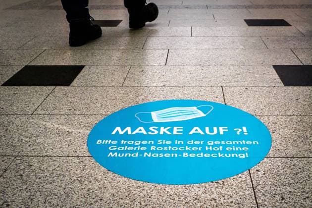 MV: Auch Ungeimpfte können wieder im Einzelhandel shoppen - 07.02.2022: Die 2G-Pflicht im Einzelhandel fällt in Mecklenburg-Vorpommern zum 12.2.22. Somit können dort auch wieder Ungeimpfte shoppen. Das hat die Landesregierung beschlossen. Beim Shopping muss aber eine FFP-2-Maske getragen werden. In Läden für den täglichen Bedarf genüge weiterhin ein OP-Maske. Rostock Mecklenburg-Vorpommern Deutschland