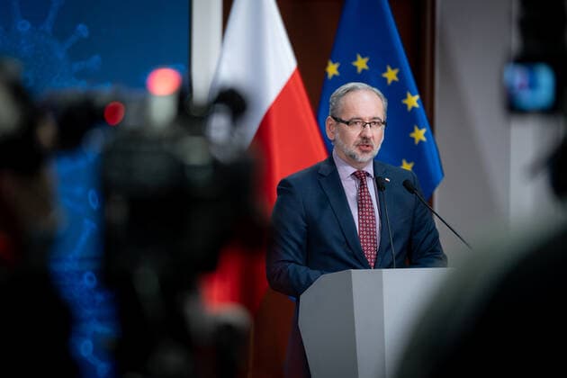 Poland Cuts COVID Restrictions Minister of Health Adam Niedzielski during the press conference announced a cut to the isolation period for people infected with the coronavirus and looser quarantine rules. Warsaw, Poland, on 9 February 2022 Warsaw Mazowsze Poland  Copyright: xMateuszxWlodarczykx originalFilename: wlodarczyk-polandcu220209_npkTx.jpg