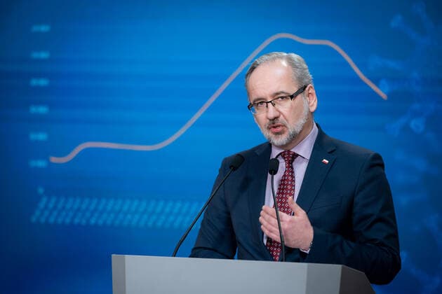 News Bilder des Tages Poland Cuts COVID Restrictions Minister of Health Adam Niedzielski during the press conference announced a cut to the isolation period for people infected with the coronavirus and looser quarantine rules. Warsaw, Poland, on 9 February 2022 Warsaw Mazowsze Poland  Copyright: xMateuszxWlodarczykx originalFilename: wlodarczyk-polandcu220209_npeUo.jpg