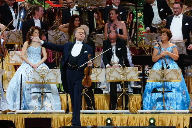 Entertainment Bilder des Tages February 10, 2022, Madrid, Spain: Dutch violinist Andre Rieu performs during the Happy Together 2022 concert at the Wizink Center in Madrid. Madrid Spain - ZUMAs197 20220210_zaa_s197_260 Copyright: xAtilanoxGarciax