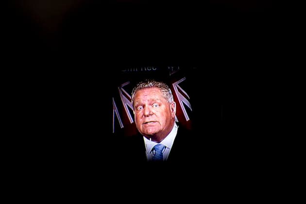 News Bilder des Tages Kanada, Pressekonferenz zum Notstand in Ontario February 11, 2022, TORONTO, ON, CAN: Ontario Premier Doug Ford is seen through the eyepiece of a television camera as he attends a news conference at the Queens Park Legislature, in Toronto, on Friday, February 11, 2022.Ford says he is declaring a state of emergency in response to ongoing blockades in Ottawa and Windsor, Ont. TORONTO CAN - ZUMAc35_ 20220211_zaf_c35_101 Copyright: xChrisxYoungx