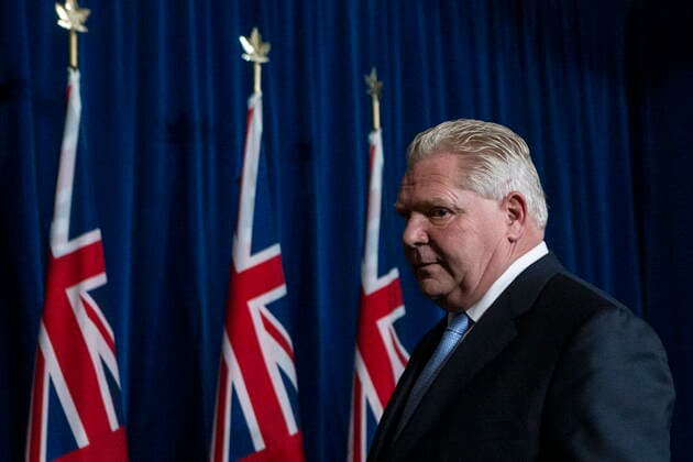 Kanada, Pressekonferenz zum Notstand in Ontario February 11, 2022, TORONTO, ON, CAN: Ontario Premier Doug Ford attends a news conference at the Queens Park Legislature, in Toronto, on Friday, February 11, 2022. Ford says he is declaring a state of emergency in response to ongoing blockades in Ottawa and Windsor, Ont. TORONTO CAN - ZUMAc35_ 20220211_zaf_c35_109 Copyright: xChrisxYoungx