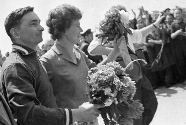 Pilot-cosmonauts Valery Bykovsky and Valentina Tereshkova after the space flight. 68108 19.06.1963 Pilot-cosmonauts of the USSR Valery Bykovsky (left) and Valentina Tereshkova (right) after the flight aboard the Vostok-5 spacecraft. Ivan Borisenko Sputnik Samara Russia  Copyright: xIvanxBorisenkox