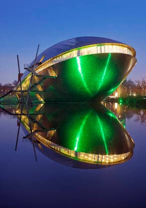 IMAGO Creative: Dichotomien, Reflexionen - Architektur Science Center Universum am Abend, Technologiezentrum Bremen, Deutschland, Bremen Science Center Universum in the evening, Technology Centre Bremen, Germany, Bremen BLWS662074 *** Science Center Universum in the evening, Technology Centre Bremen, Germany, Bremen Science Center Universum in the evening, Technology Centre Bremen, Germany, Bremen BLWS662074 Copyright: xblickwinkel S.xZiesex