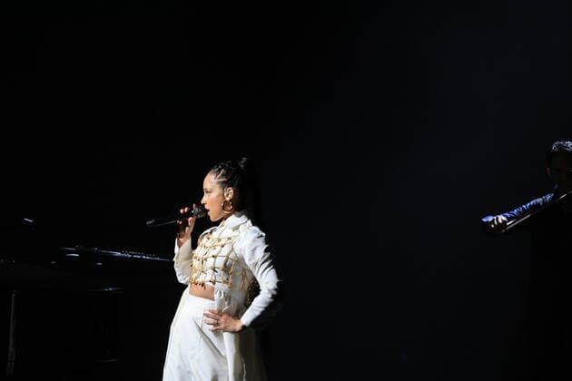 (220212) -- ALULA, Feb. 12, 2022 -- Alicia Keys performs during the One Night Only concert in AlUla, Saudi Arabia, Feb. 11, 2022. ) SAUDI ARABIA-ALULA-CONCERT-ALICIA KEYS WangxHaizhou 