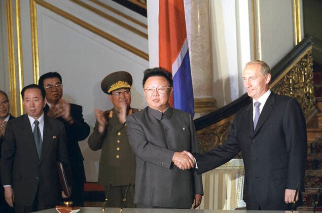 RF President V. Putin and DPRK leader Kim Jong-il 841860 04.08.2001 Official visit of the leader of the Democratic People s Republic of Korea Kim Jong-il to Russia. President of the Russian Federation Vladimir Putin and Kim Jong-il after signing the Moscow declaration of the Russian Federation and Democratic People s Republic of Korea. St. Vladimir s Hall of the Grand Kremlin Palace. Vladimir Vyatkin Sputnik Moscow Russia  Copyright: xVladimirxVyatkinx