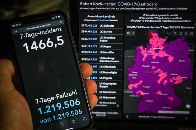 Coronavirus in Deutschland - Covid-19-Dashboard des Robert Koch-Institut 13.02.2022: Robert Koch-Institut: 7-Tage-Inzidenz 1466,5. 7-Tage-Fallzahl 1.219.506 COVID-19-Fälle 12.344.661. Zugang um 125.160 gegenüber dem Vortag. COVID-19-Todesfälle 119.935. Zugang um 58 gegenüber dem Vortag.