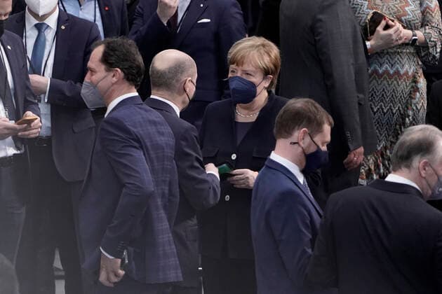 17. Bundesversammlung Wahl des Bundespraesidenten Aktuell, 13.02.2022, Berlin, Dr. Angela Merkel Bundeskanzlerin a. D. im Gespraech mit Bundeskanzler Olaf Scholz bei der 17. Bundesversammlung im Paul-Loebe-Haus in Berlin Berlin Berlin Deutschland *** 17 Federal Assembly Election of the Federal President Current, 13 02 2022, Berlin, Dr Angela Merkel Chancellor a D in conversation with Chancellor Olaf Scholz at the 17 Federal Assembly in the Paul Loebe House in Berlin Berlin Germany