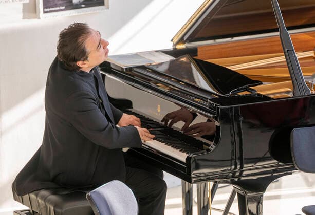 8. Mainzer Komponistenportrait mit Fazil Say Kammerkonzert im Staatstheater Mainz, Fazil Say geboren am 14. Januar 1970 in Ankara, Türkei ist ein türkischer Pianist und Komponist. Say ist in der Türkei zudem ein bekannter Bürgerrechtsaktivist. 13.02.22