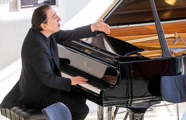 8. Mainzer Komponistenportrait mit Fazil Say Kammerkonzert im Staatstheater Mainz, Fazil Say geboren am 14. Januar 1970 in Ankara, Türkei ist ein türkischer Pianist und Komponist. Say ist in der Türkei zudem ein bekannter Bürgerrechtsaktivist. 13.02.22