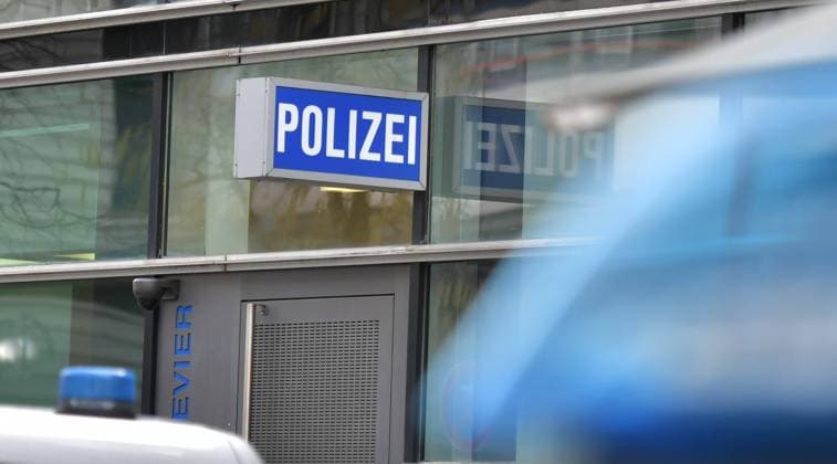 xblx, Polizeirevier , Schild, Tafel, Frankfurt am Main *** xblx, police station , sign, board, Frankfurt am Main