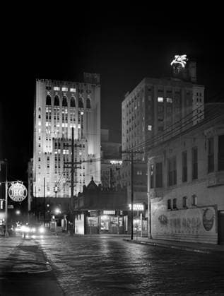 Downtown Street Scene at Night, Dallas, Texas, USA, Arthur Rothstein, U.S. Office of War Information U.S. Farm Security Administration, January 1942  Copyright: xCircaxImagesx ghi-circa10668