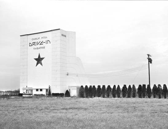Chalk Hill Drive-In Theatre, Highway 80 between Fort Worth and Dallas, Texas, USA, Arthur Rothstein, U.S. Office of War Information U.S. Farm Security Administration, January 1942  Copyright: xCircaxImagesx ghi-circa10670