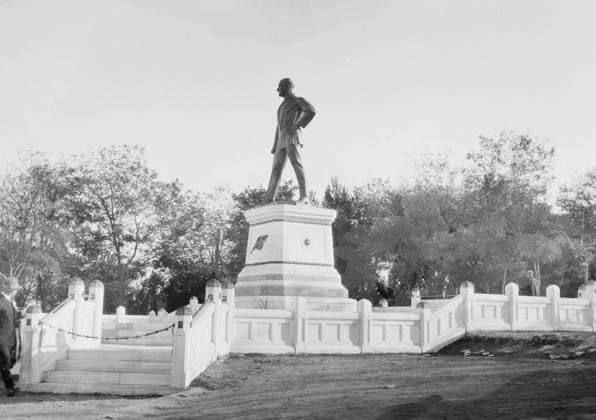 Statue of Mustafa Kemal Pasha in Constantinople ca. 1923 1062_05_f_-366-