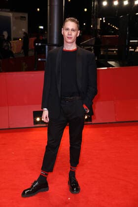 Timon Sturbej, der Schauspieler bei der Ankunft zur Verleihung der European Shooting Stars im Rahmen der 72. Internationale Filmfestspiele Berlinale am 13.02.2022 in Berlin Verleihung der European Shooting Stars 2022 in Berlin
