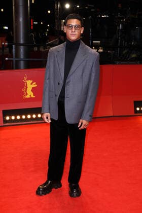 Emilio Sakraya bei der Ankunft zur Verleihung der European Shooting Stars im Rahmen der 72. Internationale Filmfestspiele Berlinale am 13.02.2022 in Berlin Verleihung der European Shooting Stars 2022 in Berlin