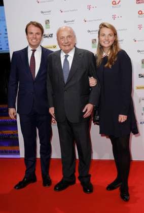 Friedrich von Metzler mit Tochter Elena und Sohn Franz VDZ Publishers˜ Night am 5. November 2018 in der Telekom Hauptstadtrepräsentanz Berlin *** Friedrich from Metzler with Subsidiary Elena and Son Franz VDZ Publishers˜ Night on 5 November 2018 in the Telekom Capital Representative Office Berlin Copyright: xVISTAPRESSx xxWenzel
