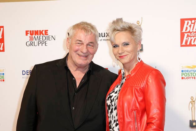 Heinz Hoenig mit Ehefrau Annika Kärsten bei der 13. Verleihung der Goldenen Bild der Frau im Stage Operettenhaus am 23. Oktober 2019 in Hamburg *** Heinz Hoenig with Wife Annika carsten at the 13 award Ceremony the Golden Picture the Woman at Stage Operetta House on 23 October 2019 in Hamburg Copyright: xVISTAPRESSx xWenzel