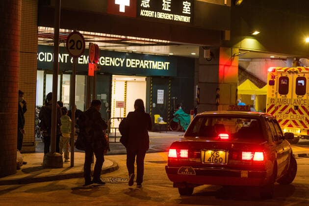 Coronavirus Emergency In Hong Kong Patients arrive by taxi at the Accident and Emergency ward of the Caritas Medical Centre in Sham Shui Po, Hong Kong. The temperatures were predicted to reach lows of 13Â° C in the morning. Patients had to be hosted outdoors as hospitals in Hong Kong have been overwhelmed with the omicron outbreak. Hong Kong China  Copyright: xMarcxFernandesx originalFilename: fernandes-hongkong220215_nprNO.jpg