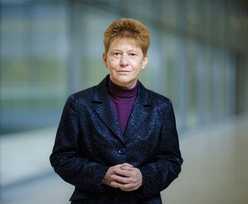 Petra Pau (Die LINKE), Vizepraesidentin des Deutschen Bundestags, posiert fuer ein Foto. Berlin, 16.02.2022 Berlin Deutschland