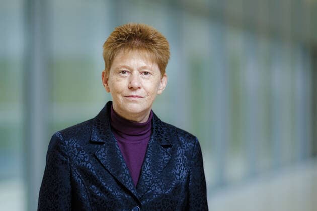 Petra Pau (Die LINKE), Vizepraesidentin des Deutschen Bundestags, posiert fuer ein Foto. Berlin, 16.02.2022 Berlin Deutschland