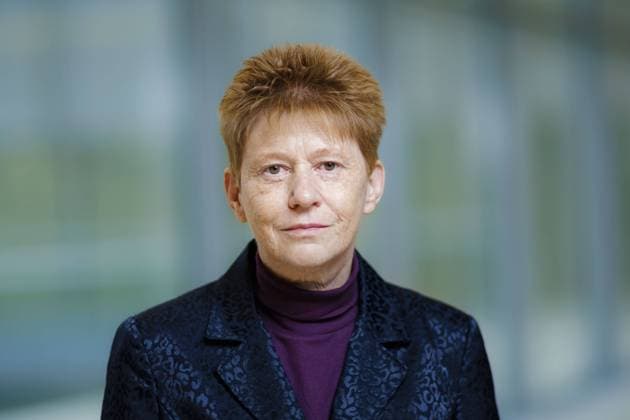 Petra Pau (Die LINKE), Vizepraesidentin des Deutschen Bundestags, posiert fuer ein Foto. Berlin, 16.02.2022 Berlin Deutschland