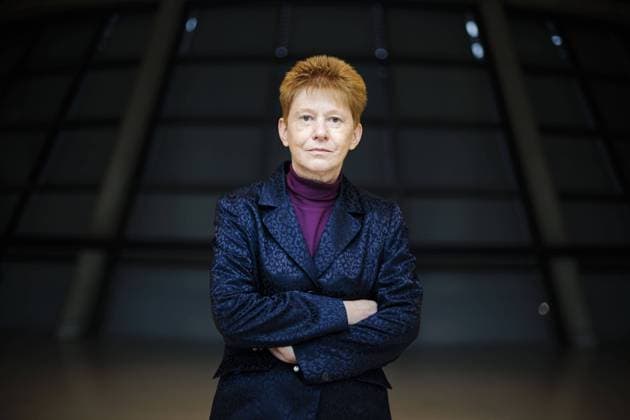 Petra Pau (Die LINKE), Vizepraesidentin des Deutschen Bundestags, posiert fuer ein Foto. Berlin, 16.02.2022 Berlin Deutschland