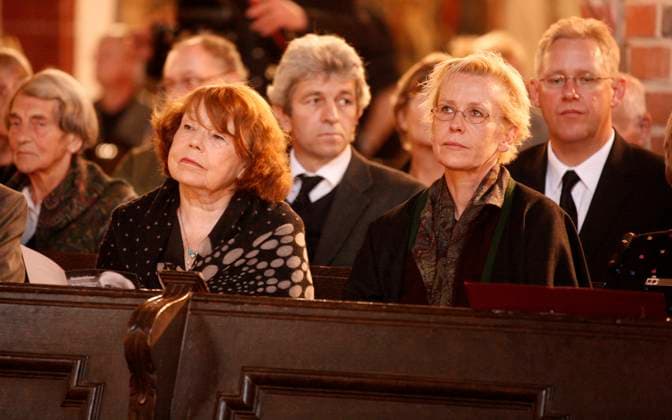 Rose-Marie von Bülow mit Tochter Susanne Gedenkfeier zu Ehren von Vicco von Bülow am 17. September 2011 in der St. Gotthardtkirche (Taufkirche von Loriot) in Brandenburg an der Havel *** Rose Marie from Bülow with Subsidiary Susanne Commemoration to Honours from Vicco from Bülow on 17 September 2011 in the St Gotthardt Church Baptistry from Loriot in Brandenburg to the Havel Copyright: xVISTAPRESS G.xChlebarov