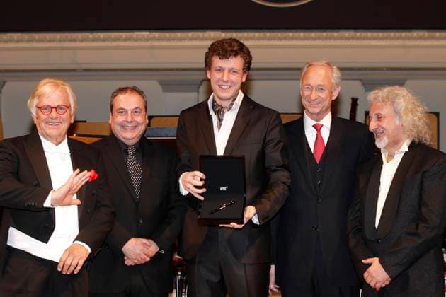 Prof. Justus Frantz Jürgen Christ Preisträger Istvan Vardai Lutz Bethge Mischa Maisky PRIX MONTBLANC 2012 im Rahmen eines Gala Konzertes am 29. Oktober 2012 im Konzerthaus Berlin am Gendarmenmarkt *** Prof Justus Frantz Jürgen Christ Award Winner Istvan Vardai Lutz Bethge Mischa Maisky Prix Montblanc 2012 at Frame one Gala Concert on 29 October 2012 at Konzerthaus Berlin on Gendarmenmarkt Copyright: x