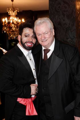 Harald Glööckler mit Dieter Schroth Jubiläumsfeier 25 JAHRE POMPÖÖS von Harald Glööckler am 6. Dezember 2012 in Berlin *** Harald Glööckler with Dieter Schroth Anniversary celebration 25 Years Pompöös from Harald Glööckler on 6 December 2012 in Berlin Copyright: xVISTAPRESS G.xChlebarov