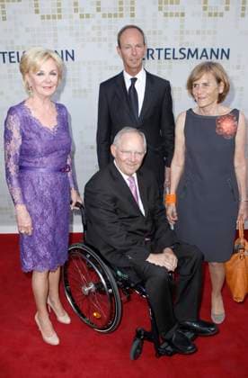 Gastgeber Liz Mohn Thomas Rabe und Wolfgang Schäuble mit Ehefrau Ingeborg Bertelsmann Party 2013 am 6. Juni 2013 in der Bertelsmann Repräsentanz in Berlin *** Host Liz Mohn Thomas Rabe and Wolfgang Schäuble with Wife Ingeborg Bertelsmann Party 2013 on 6 June 2013 in the Bertelsmann Representative Office in Berlin Copyright: x