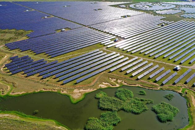 IMAGO Nature: Unsere Erde, Energiequellen, Photovoltaik (220217) -- BEIJING, Feb. 17, 2022 -- Aerial photo taken on Aug. 4, 2021 shows a photovoltaic power station in Tujing Village, Yunzhou District of Datong, north China s Shanxi Province. ) Xinhua Headlines: China s local governments double down on innovation to drive growth CaoxYang 