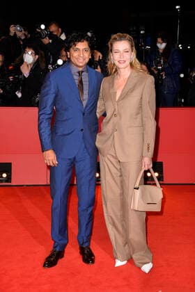 M. Night Shyamalan und Connie Nielsen Abschluss Feier Berlinale 2022 Berlinale Palast International Film Festival Berlinale 2022 Berlin 16.02.2022