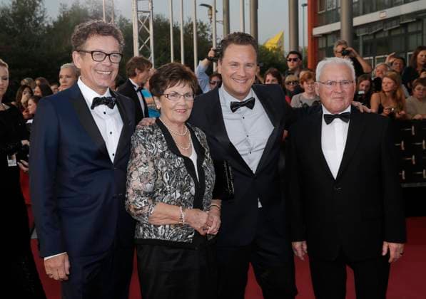 Guido Maria Kretschmer mit Ehemann Frank Mutters und Eltern Mariane und Erich die 16. Verleihung DER DEUTSCHE FERNSEHPREIS am 2. Oktober 2014 im Coloneum Köln *** Guido Maria Kretschmer with Husband Frank Mutters and Parents Mariane and Erich the 16 award Ceremony the German Television Prize on 2 October 2014 at Coloneum Cologne Copyright: x